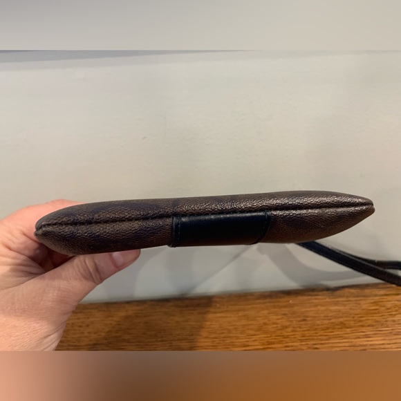 EUC Coach Corner Zip Wristlet in Signature Canvas - Picture 4 of 4